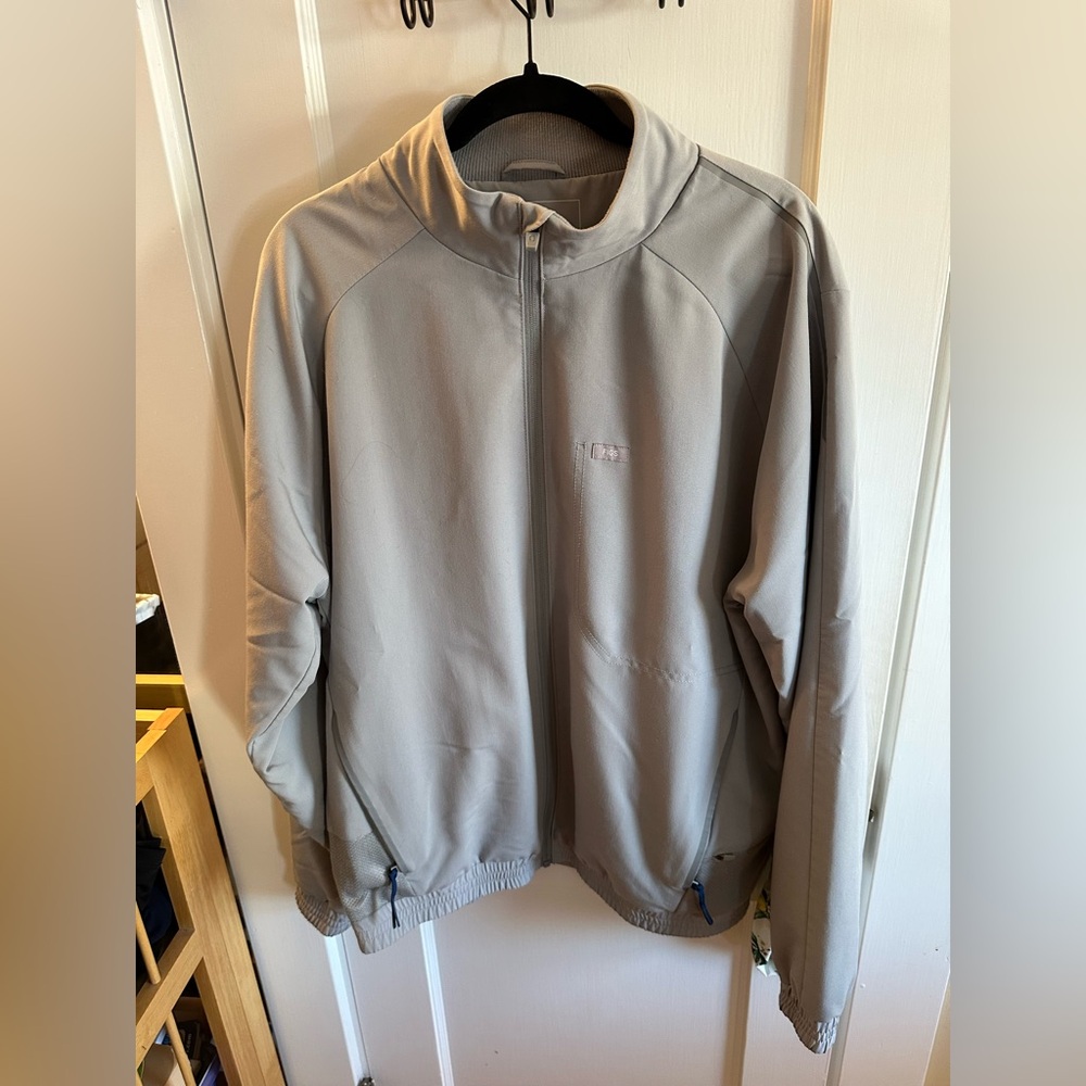 Figs Men’s On-Shift Scrub Jacket